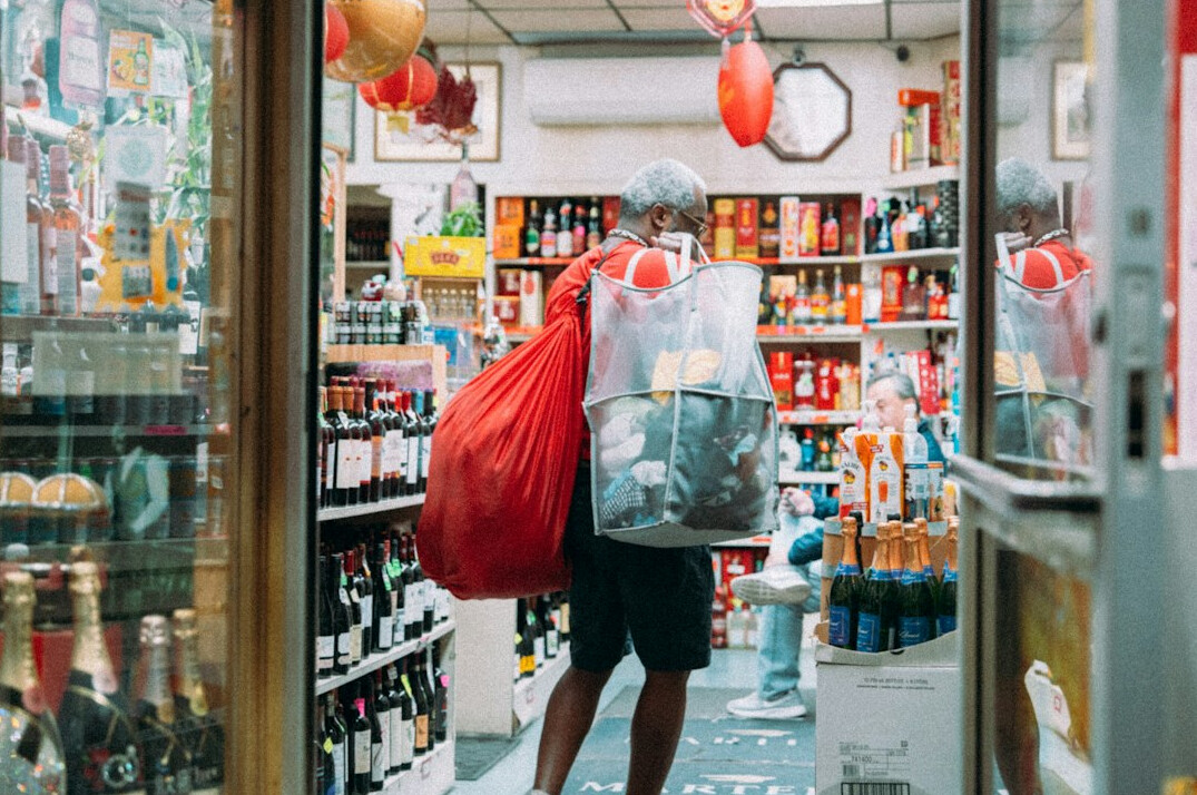 supermarket security catching thief