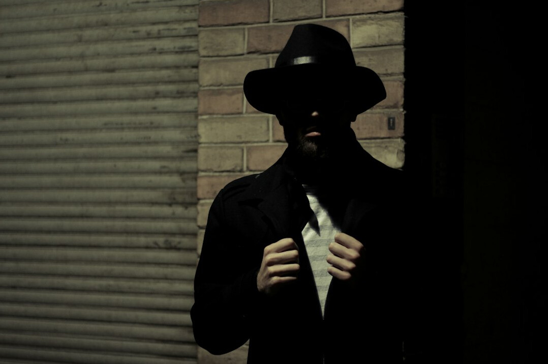 detective in plain clothes
