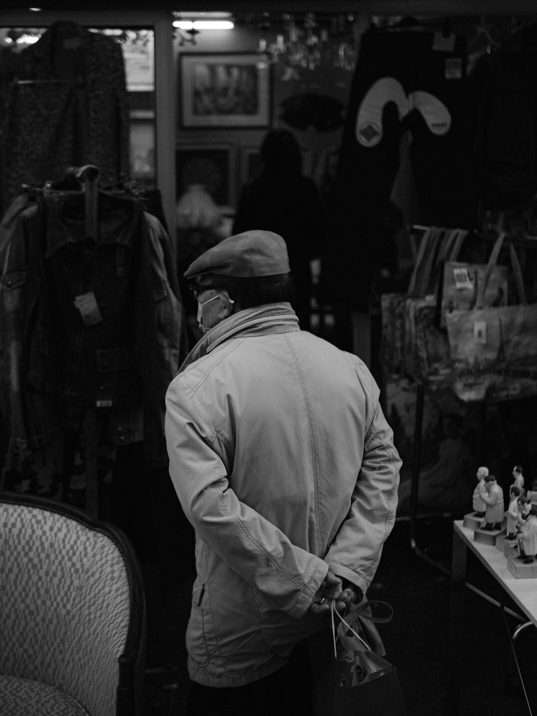 store detective investigating theft